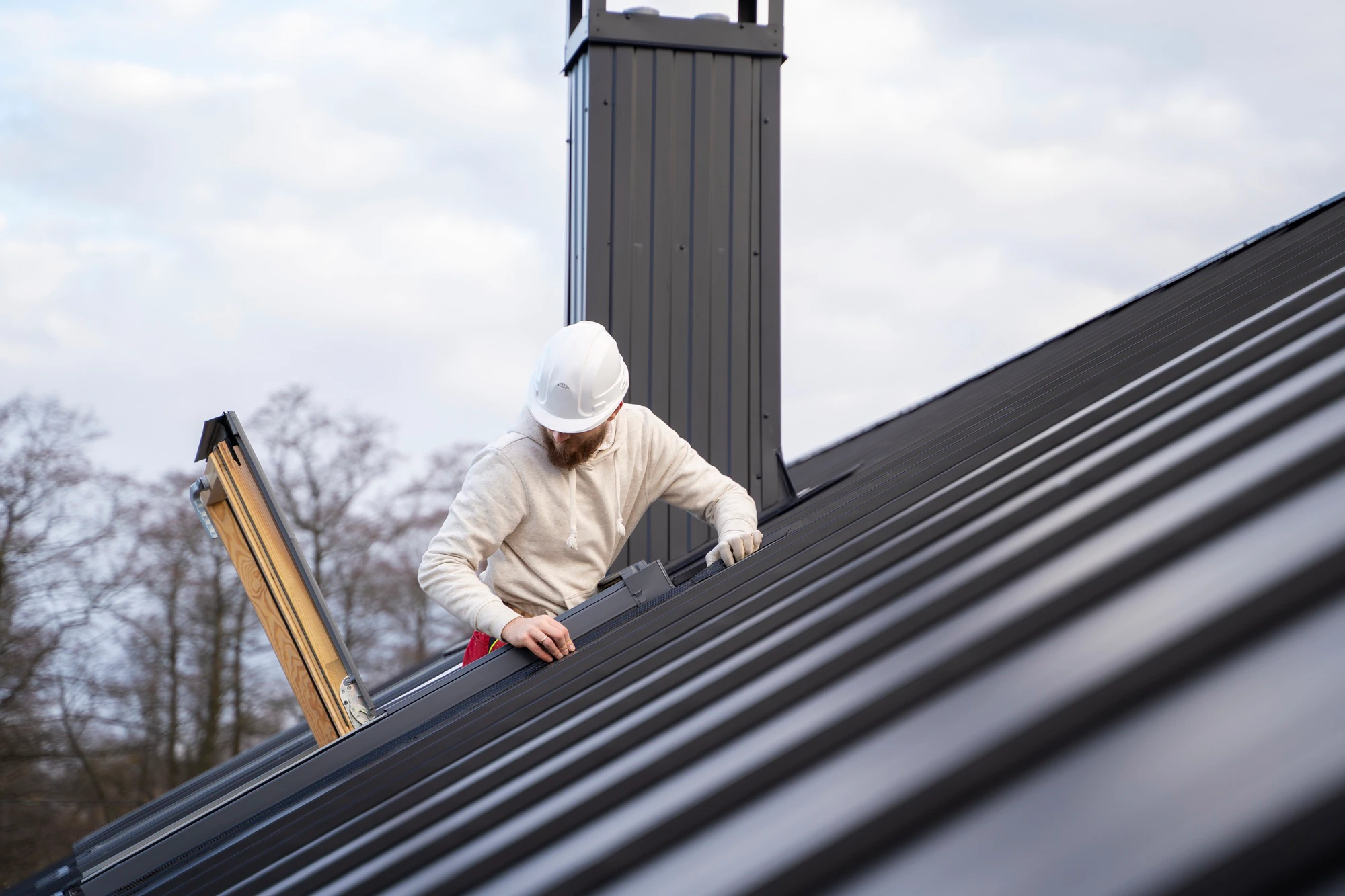 Hallenprofis - Stahlbau Leistungen - Dacheindeckungen mit Entwässerung